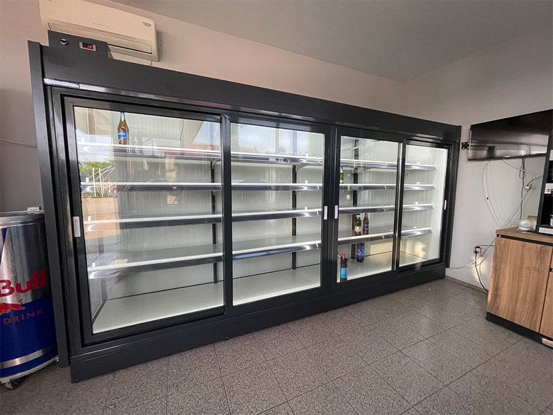 Vitrina 4m pentru bauturi