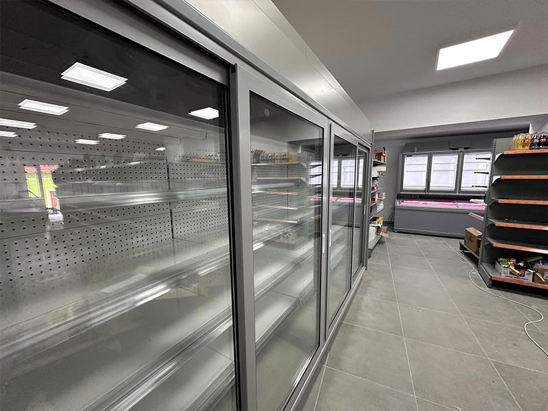 Vitrina pentru produse lactate 3,5 m si vitrina congelare combi AHT2,5m