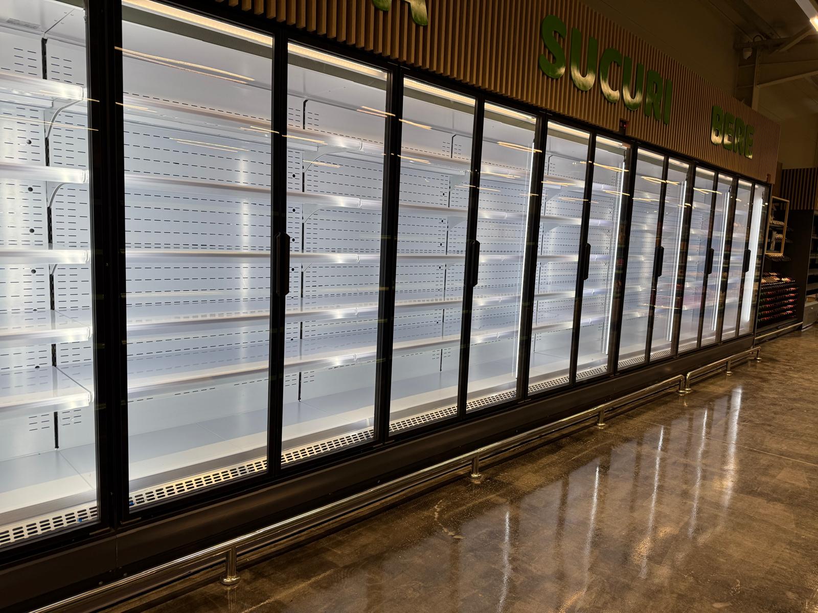 Vitrine frigorifice verticale pastrare produse refrigetate si congelate