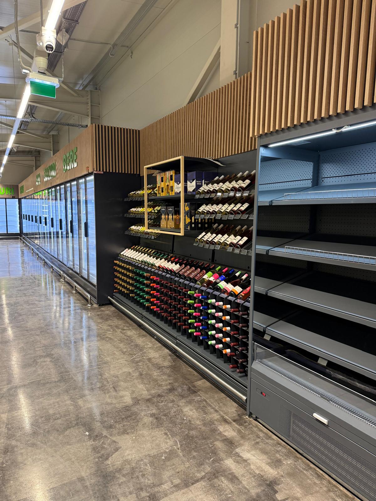 Vitrine frigorifice verticale pastrare produse refrigetate si congelate